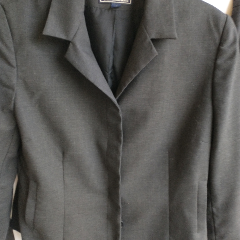 Classic gray euit - Picture 2 of 3